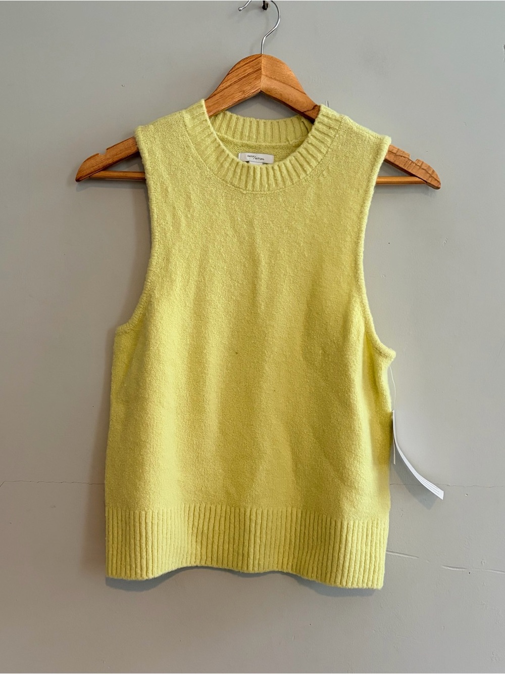 Daily Ritual Bright Olive Ultra Soft Sweater Vest Sz M NWT - Picture 1 of 8